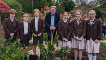 Inspiring Alan Titchmarsh Helps Pupils Plant Coronation Maze